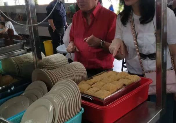 Former Thai premiers spotted in Penang market