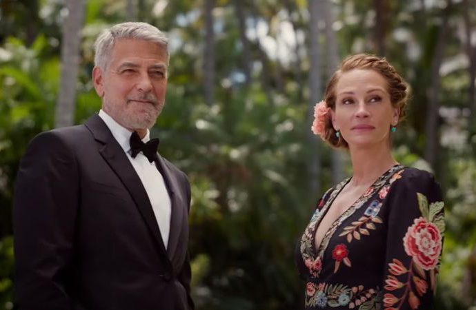 George Clooney and Julia Roberts couldn’t stop laughing when they had to film a kiss for ‘Ticket to Paradise’