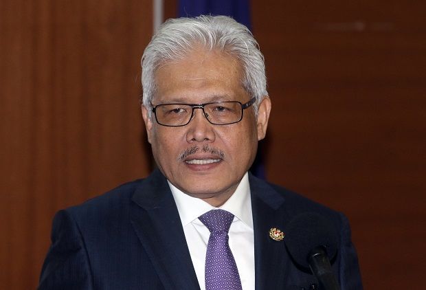 Hamzah not entertaining questions on whether or not Najib is in prison database