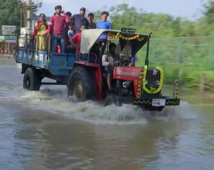 India’s Silicon Valley flooded; technology staff commuting by tractor
