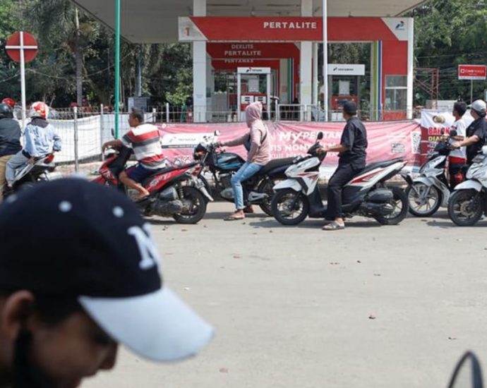 Indonesia finance ministry sees higher Sep, Oct inflation after fuel price hike