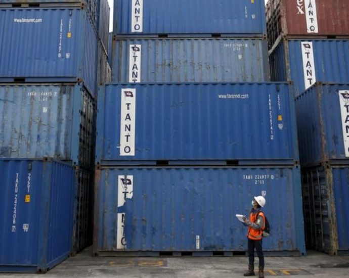 Indonesia resumes penalising exporters that break repatriation rules