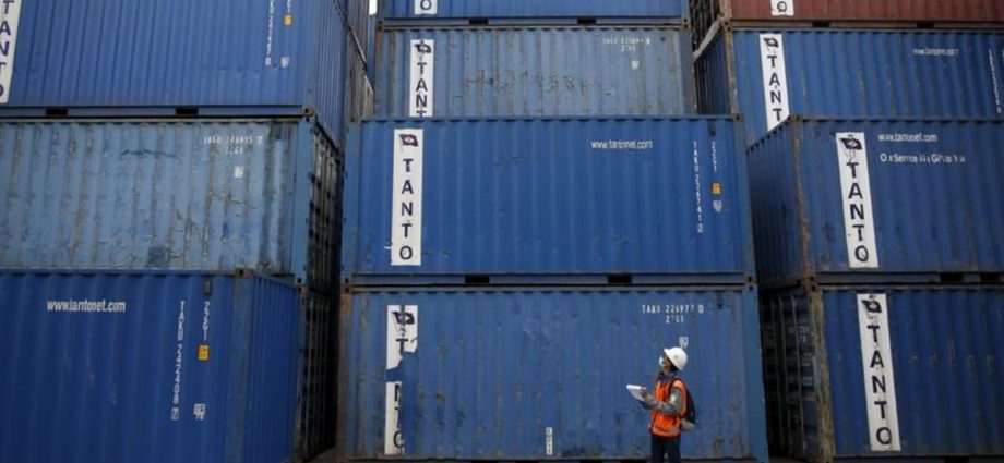 Indonesia resumes penalising exporters that break repatriation rules