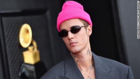 Justin Bieber suspends tour to take care of his health