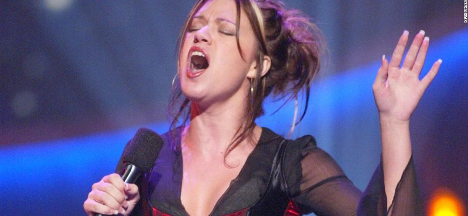 Kelly Clarkson reflects on ‘American Idol’ win 20 (!!) years ago