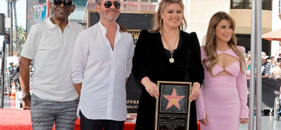 Kelly Clarkson reunites with 'American Idol' judges at Walk of Fame event