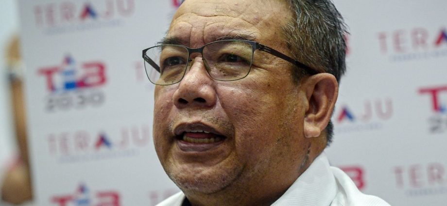 LCS scandal: Cops record Latiff's statement over report against Rafizi