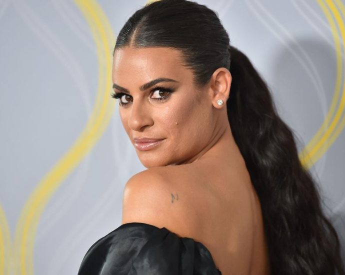 Lea Michele mocks rumor that she’s illiterate