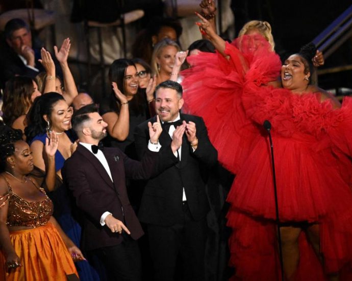 Lizzo dedicates her Emmy win to the ‘big grrrls’