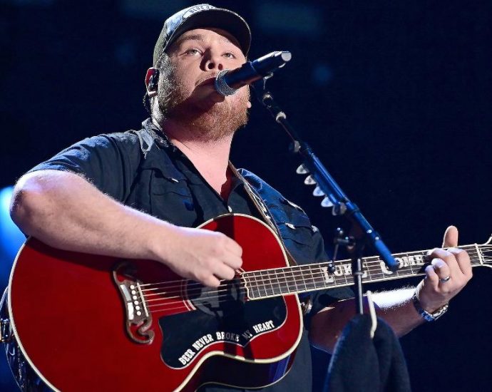 Luke Combs refunded a concert over the weekend because his voice wasn’t up to par