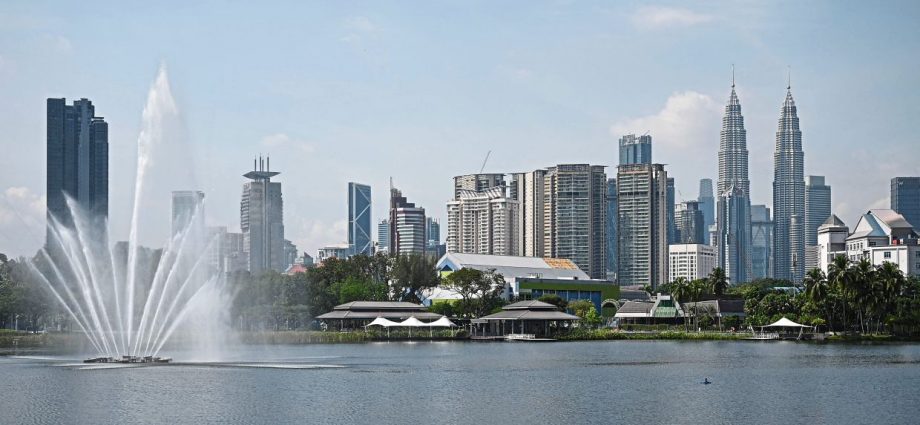 Malaysia's real GDP to grow 5.1% in 2022