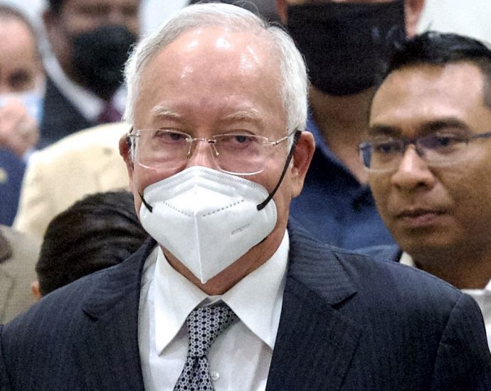 Najib gets heat rashes, cold showers in Kajang Prison, says report