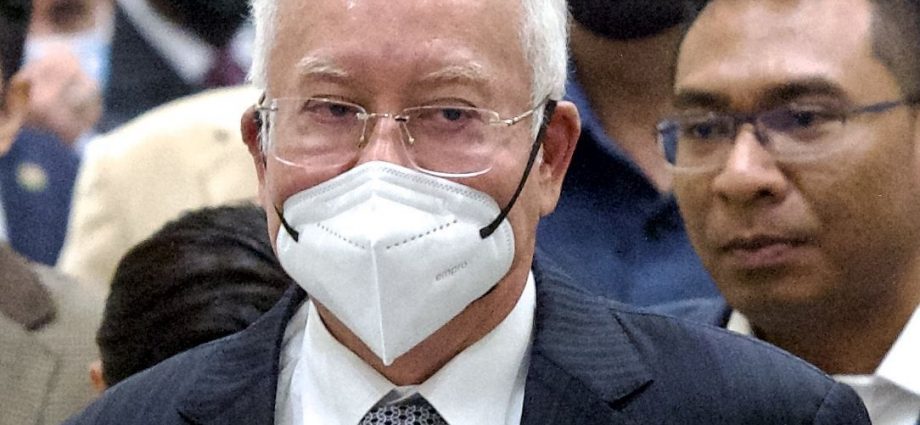 Najib gets heat rashes, cold showers in Kajang Prison, says report