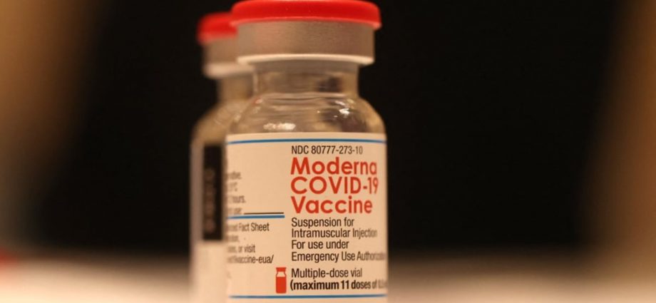 New bivalent COVID-19 booster vaccine doses expected to be available in Singapore by end-Sep: Moderna
