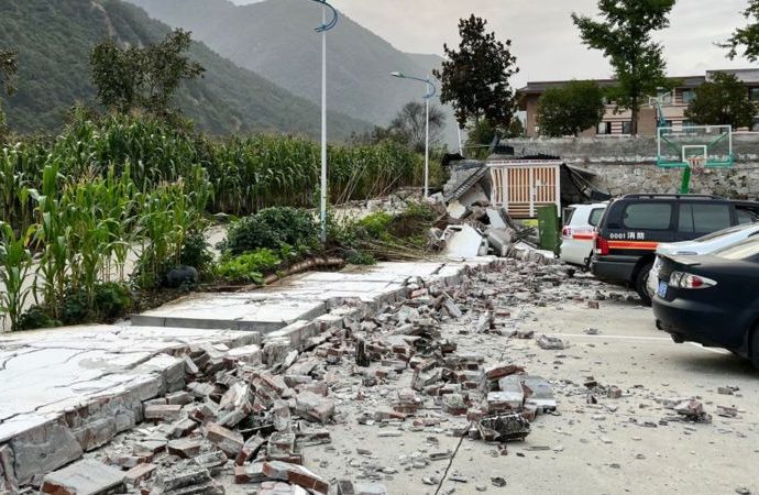 Outcry as Chinese lockdown traps residents during earthquake