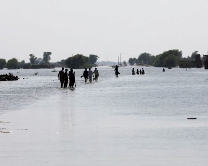 Pakistan rescues 2,000 from floods as UN warns on child deaths