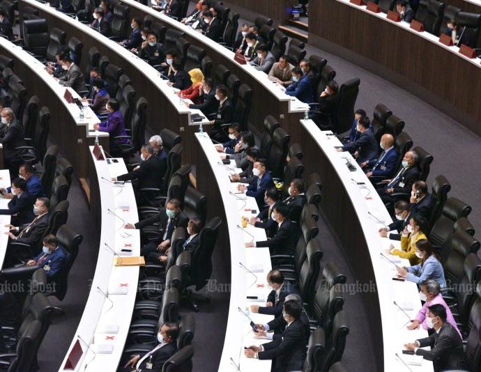 Pheu Thai and Democrats: New EC rules vague