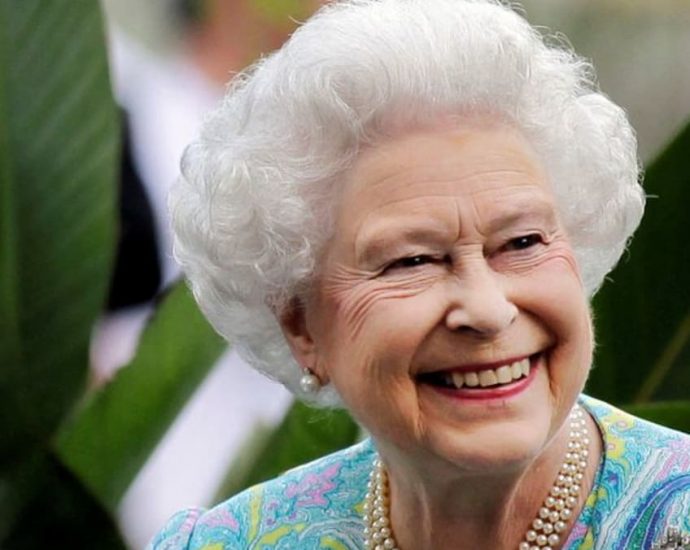 Singapore Parliament observes one minute of silence as a mark of respect to Queen Elizabeth II