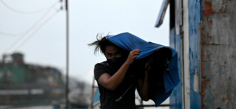 Super Typhoon Noru slams into the Philippines