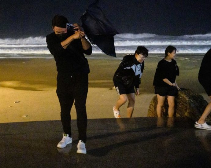 Typhoon Hinnamnor leaves 20,000 homes without power in South Korea