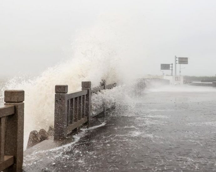 Typhoon Muifa lashes eastern China, forcing 1.6 million from their homes