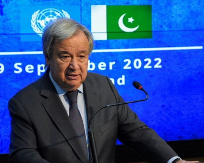 UN chief visits areas of Pakistan devastated by floods