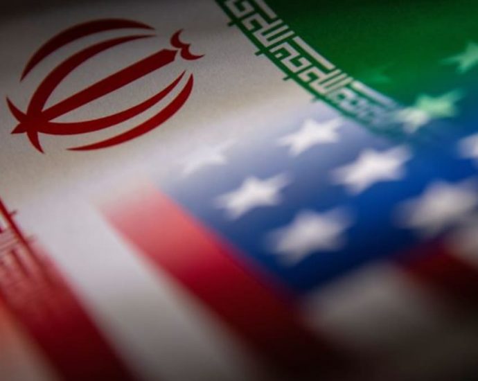 US imposes new sanctions on Iran oil exports, targets Chinese firms