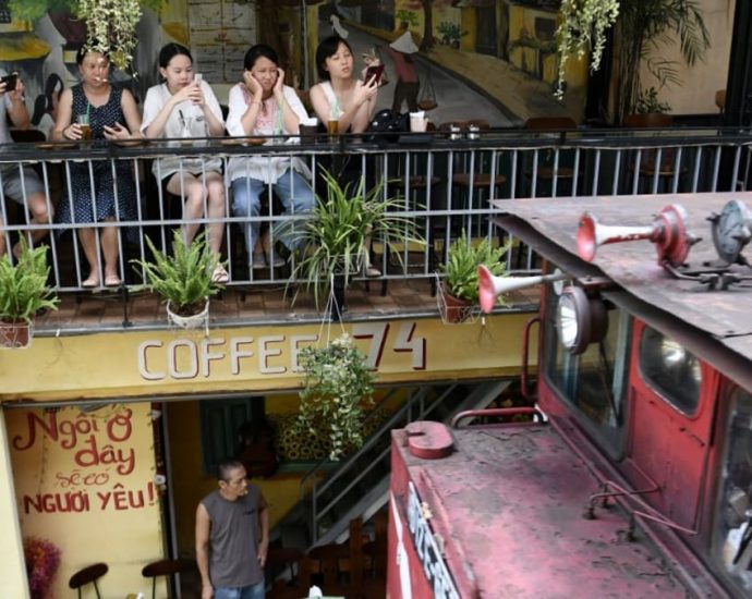 Vietnam’s train cafes ordered to shut down after tourists return