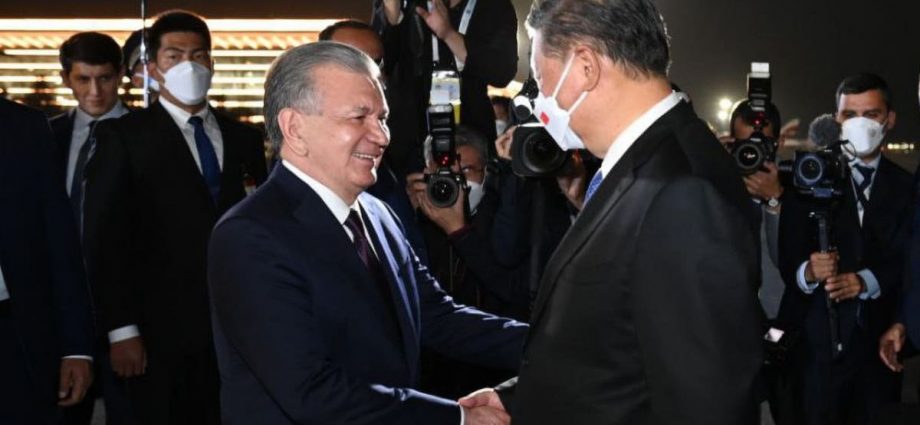 Xi Jinping visits Uzbekistan ahead of meeting with Vladimir Putin