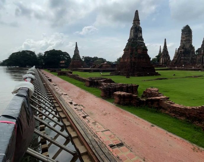 83 ancient sites in Ayutthaya inundated, all outside ‘Koh Muang’