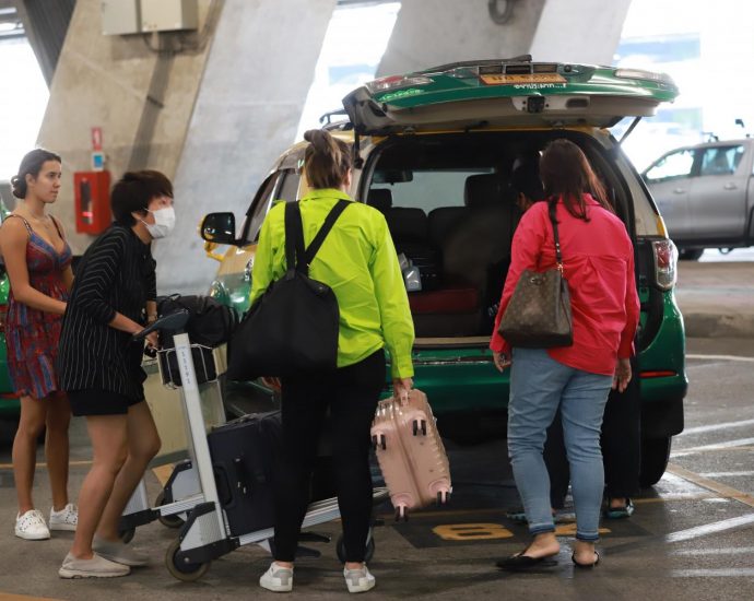 Airport appeals for more cabs