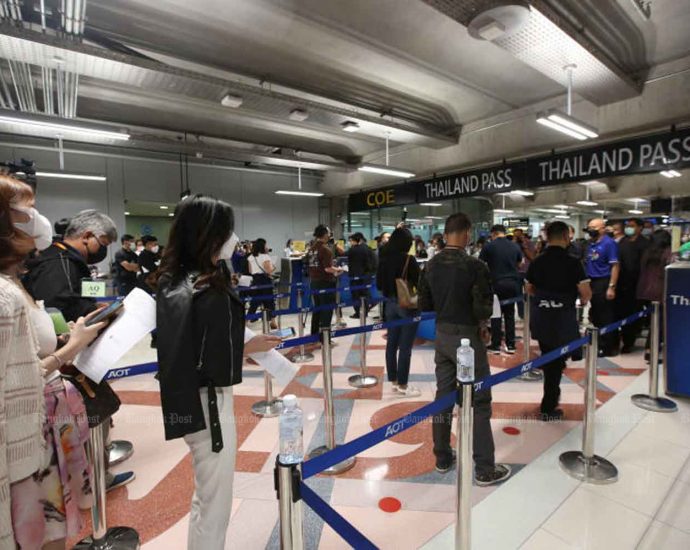 Airports put on alert for Ebola cases