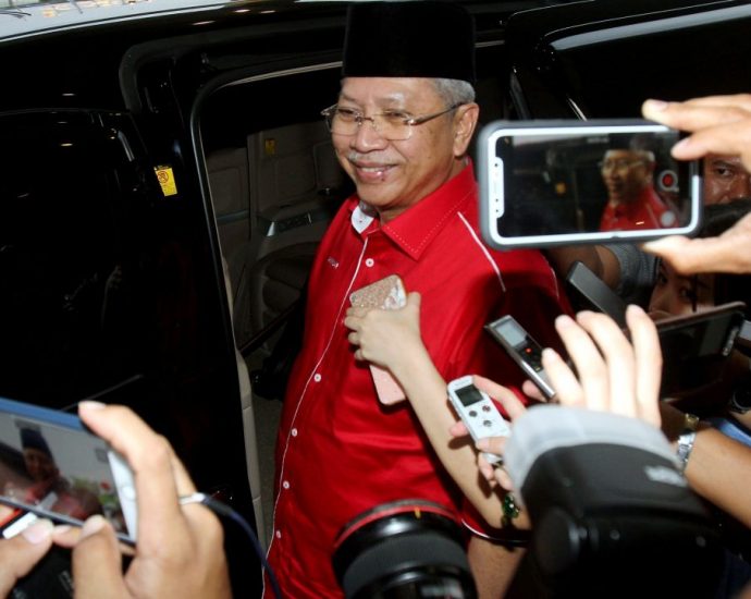 Annuar Musa: Cabinet meeting on Oct 7, so Parliament not dissolved