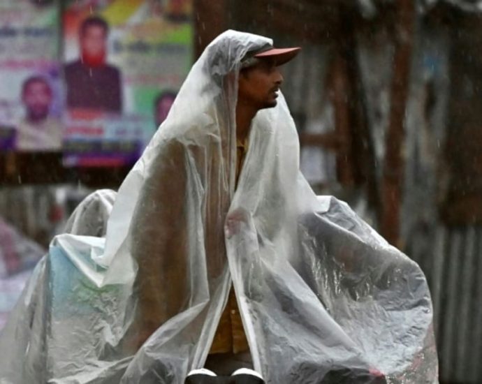 Bangladesh evacuates hundreds of thousands ahead of cyclone