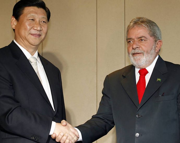 Comeback kid Lula in the eye of a volcano