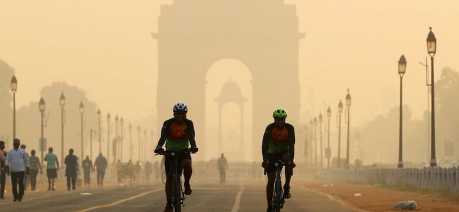 Delhi stops construction as pollution set to worsen from Tuesday