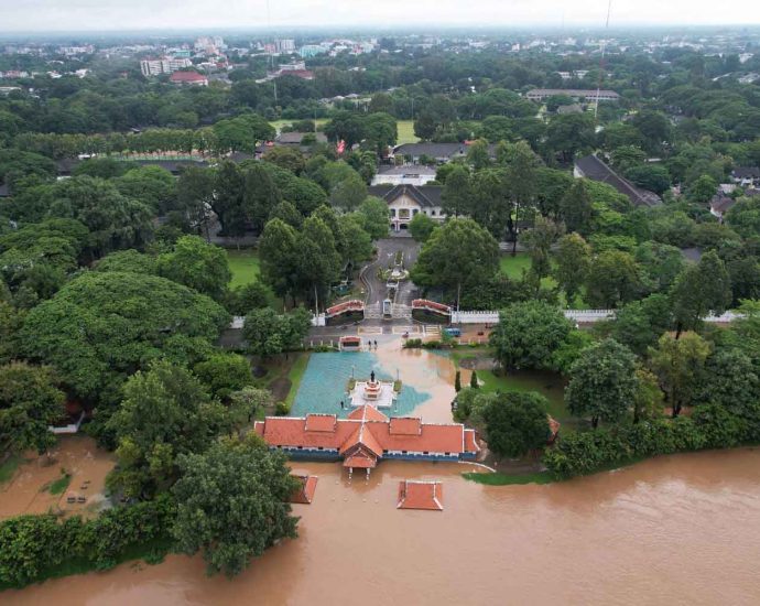 Flooding expanding in central Chiang Mai