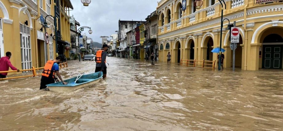 Floods sow weekend chaos in Phuket