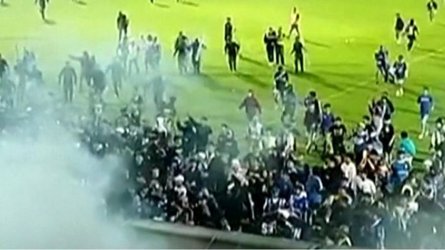 Indonesia: Fans ‘died in the arms’ of players in stadium crush