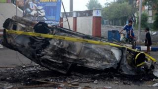 Indonesia: More than 120 dead in football stampede