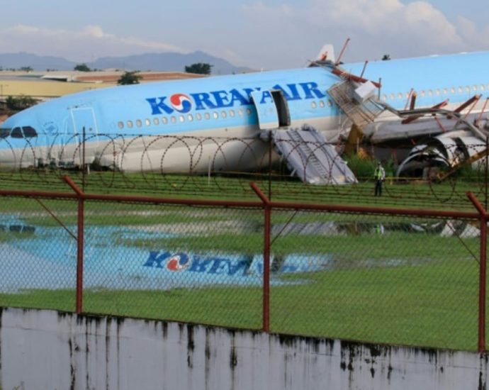 Korean Air plane overshoots runway in Philippines