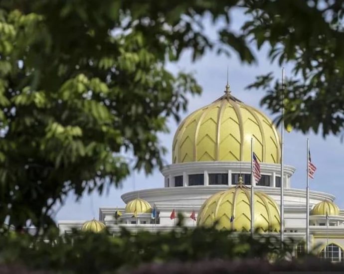 Malaysia PM Ismail Sabri arrives at palace to meet king amid speculation on parliament dissolution