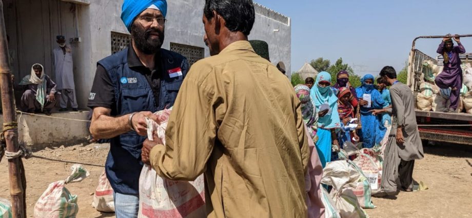 Mercy Relief provides relief items, free healthcare for mothers in flood-hit Pakistan