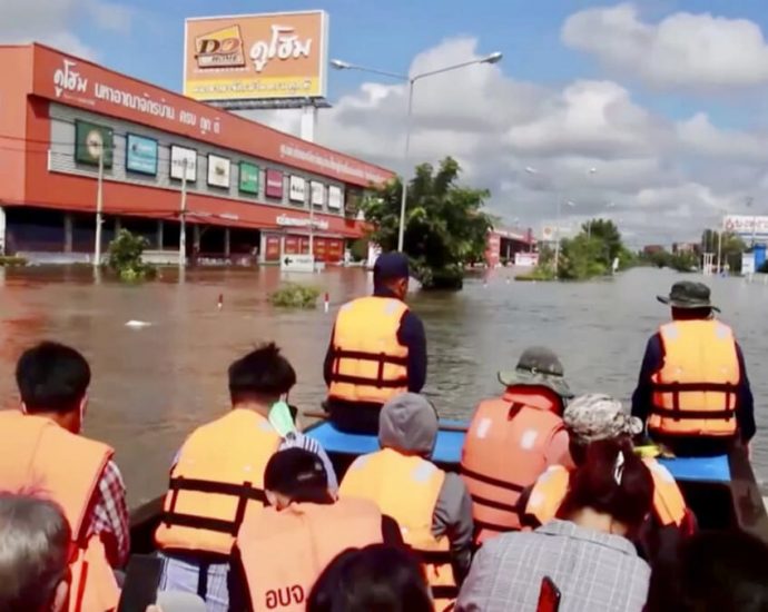 More rain feeds floods in north-eastern and central Thailand