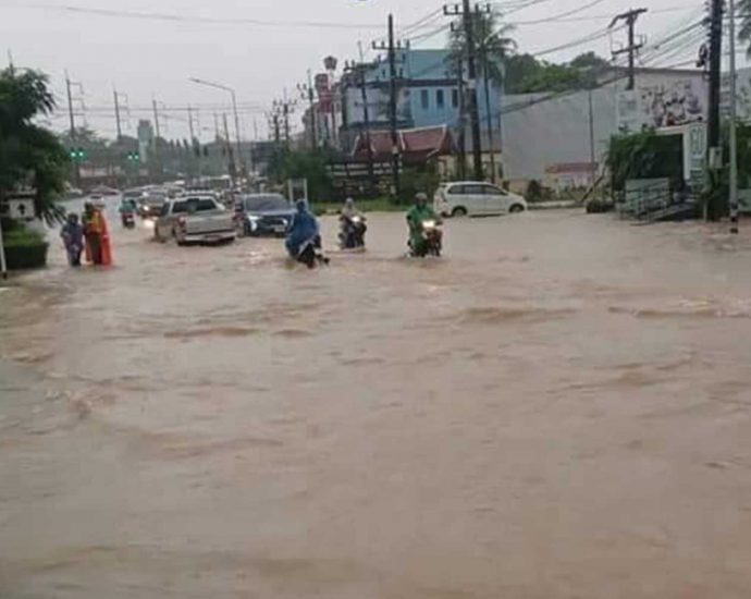 More rain hampers flood draining efforts in Phuket