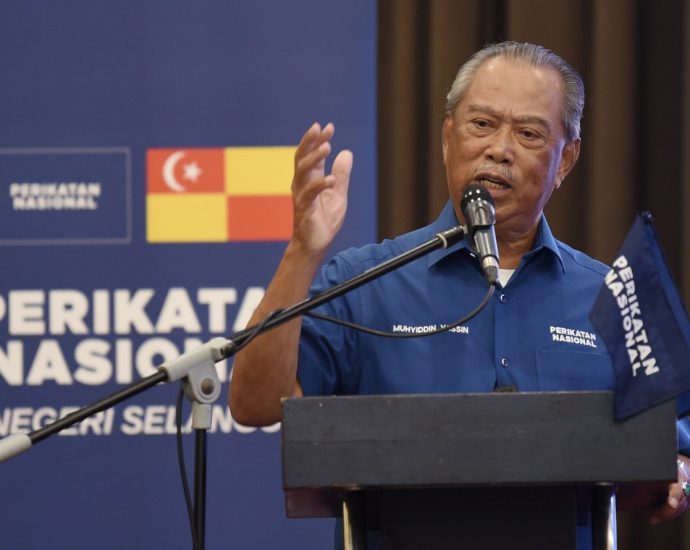 Muhyiddin calls for sudden Perikatan meet at coalition's headquarters