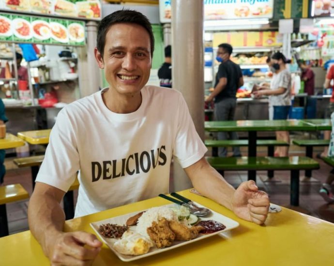 Popular YouTuber Mark Wiens has a new HBO series that’s all about Singapore’s obsession with food