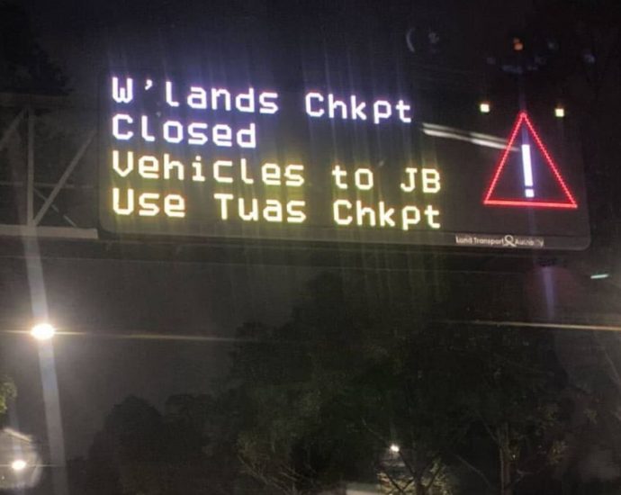 Power outage at Woodlands Checkpoint causes long queues, delays with immigration clearance