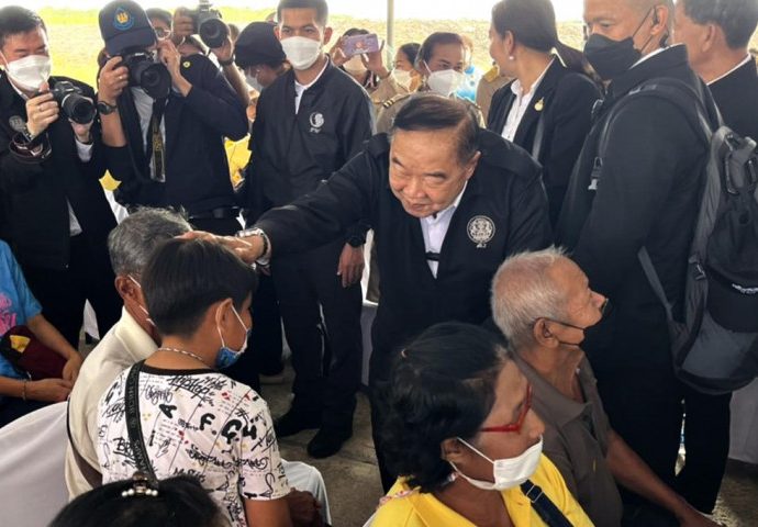 Prawit meets farmers in an effort to woo voters