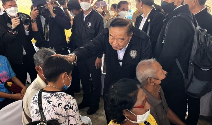 Prawit meets farmers in an effort to woo voters